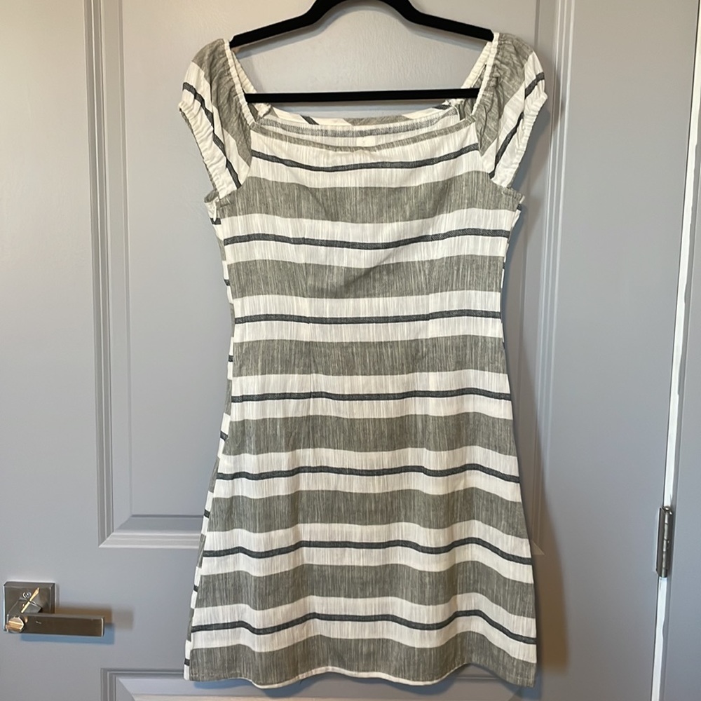 Dress - Picture 7 of 8